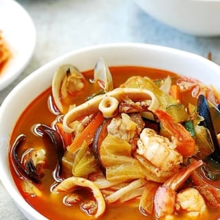 Jjampong Noodle Soup